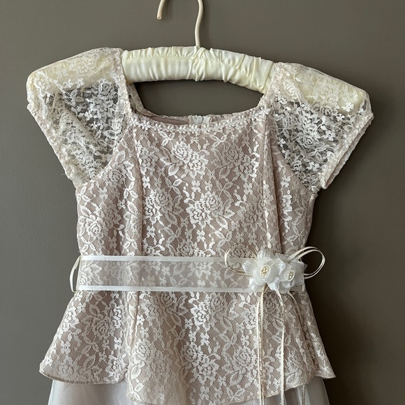Girls Crème Lace and Tulle Dress - Picture 5 of 9